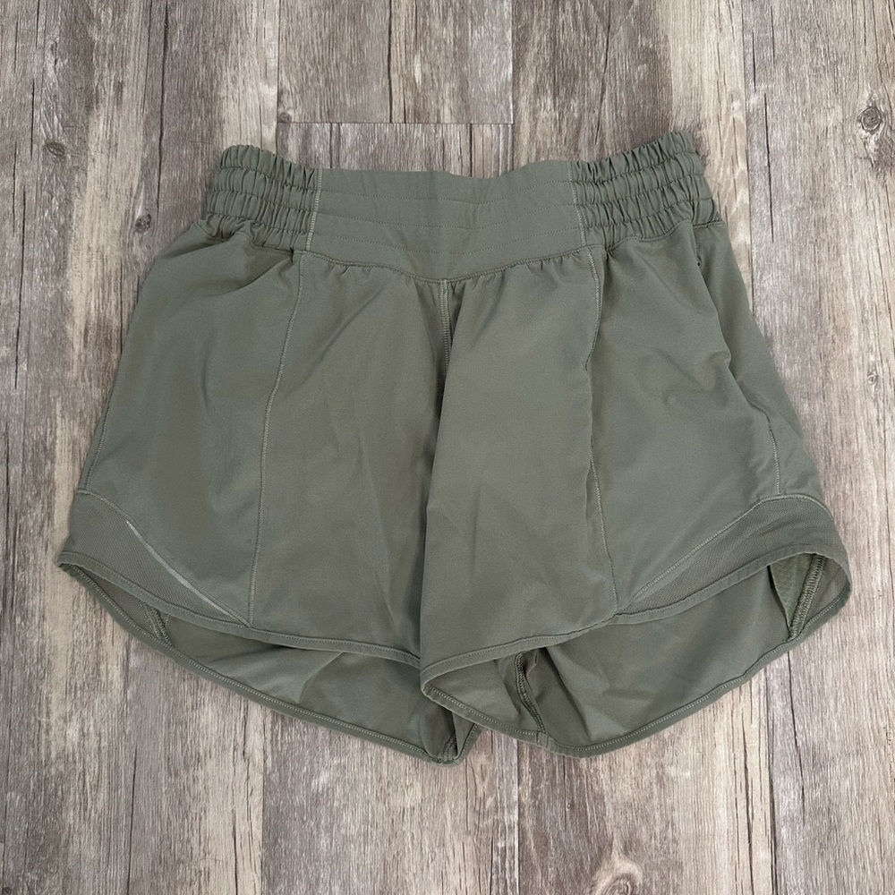 Lululemon Hotty Hot Short High-Rise 4"
Rosemary Green size 4tall